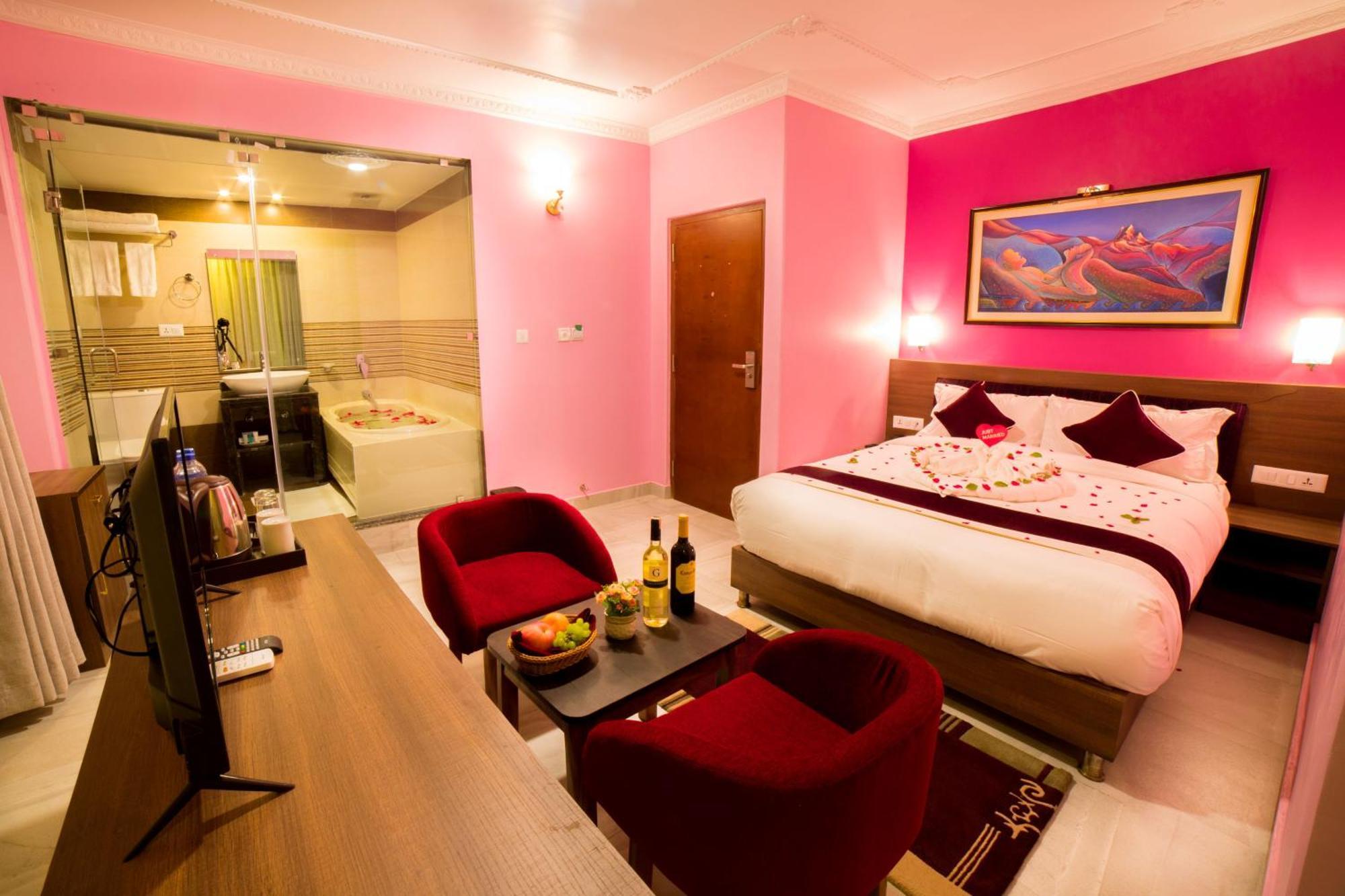 Hotel Task International Pokhara Eksteriør billede