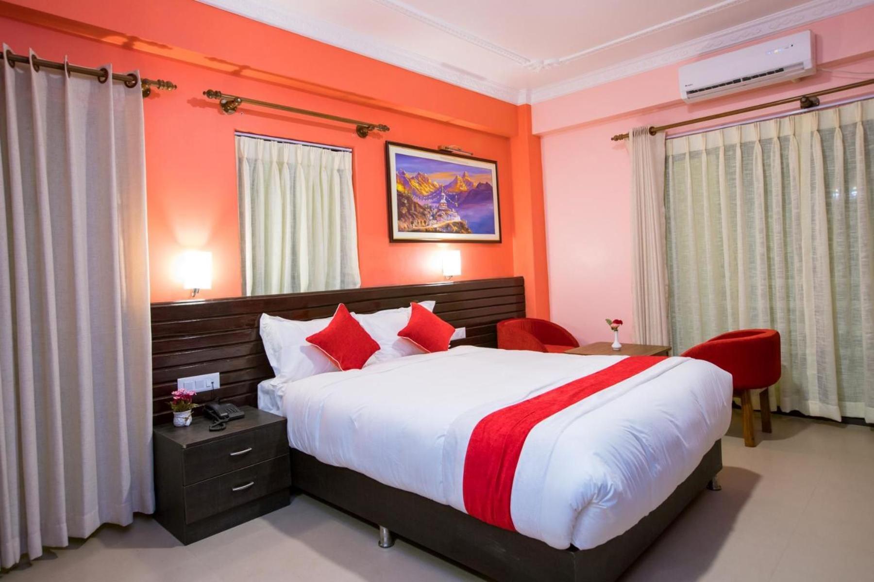 Hotel Task International Pokhara Eksteriør billede