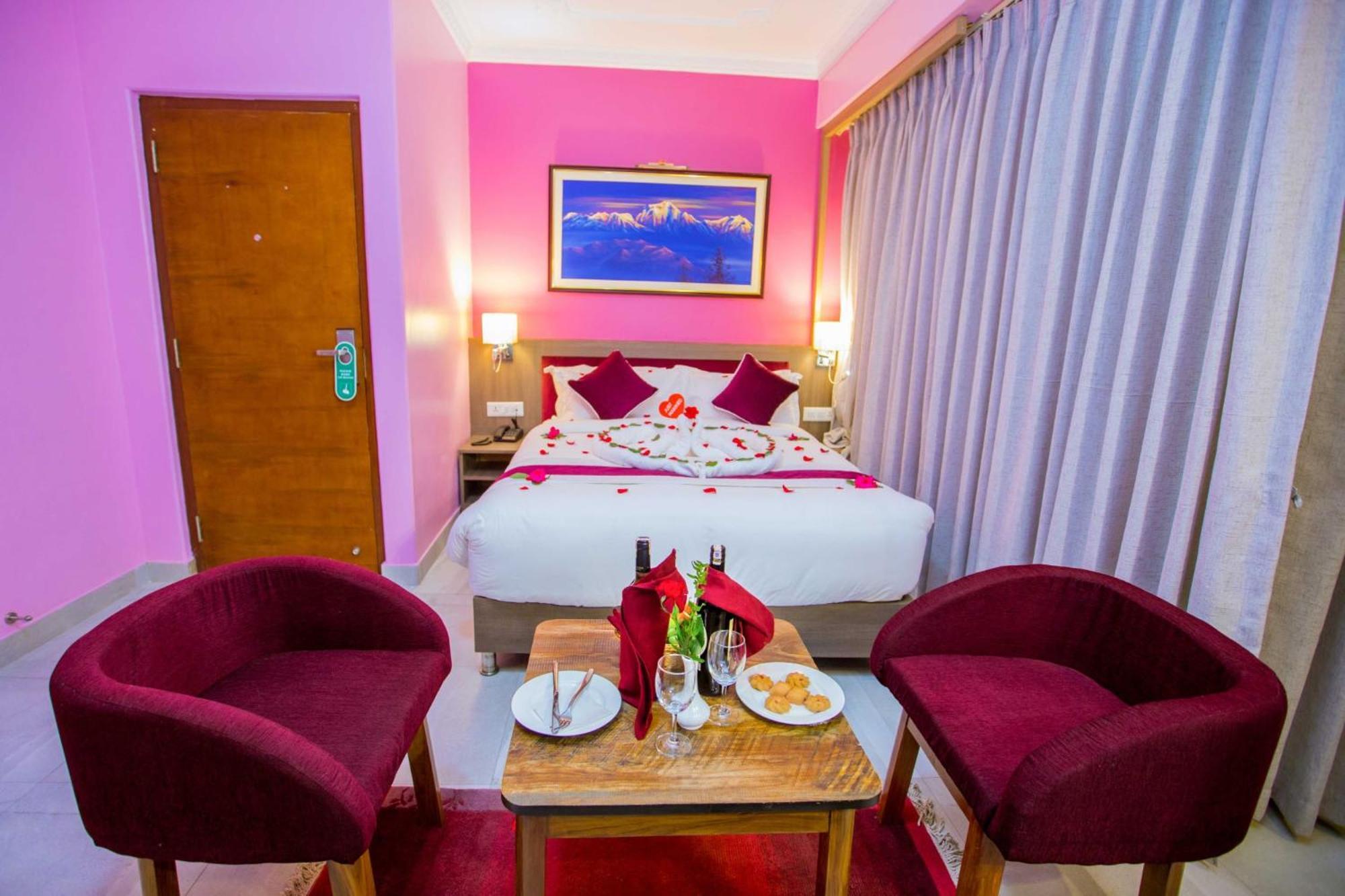 Hotel Task International Pokhara Eksteriør billede